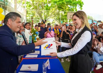 Alcaldesa electa Elizabeth Niño recibe Credencial del CNE Junto a nuevos Concejales de Naguanagua