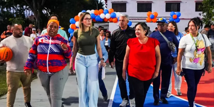 Alcaldesa Elizabeth Niño entregó rehabilitada la cancha deportiva de Las Quintas II